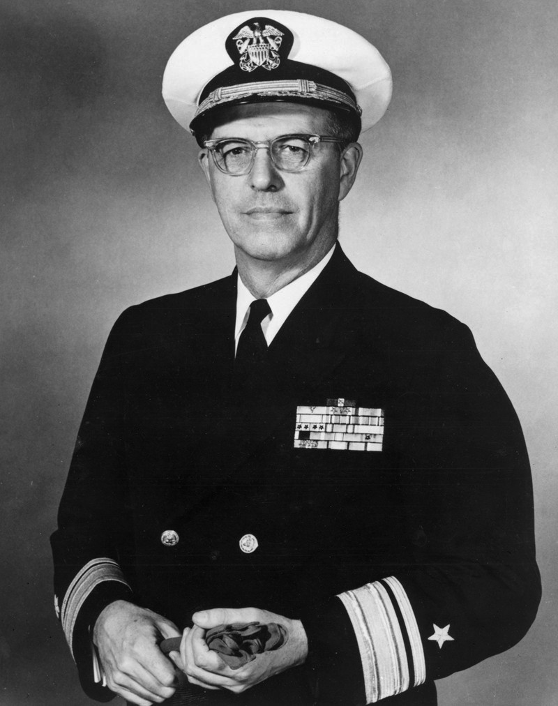 Questa immagine ha l'attributo alt vuoto; il nome del file è Rear_Admiral_Draper_L._Kauffman.jpg