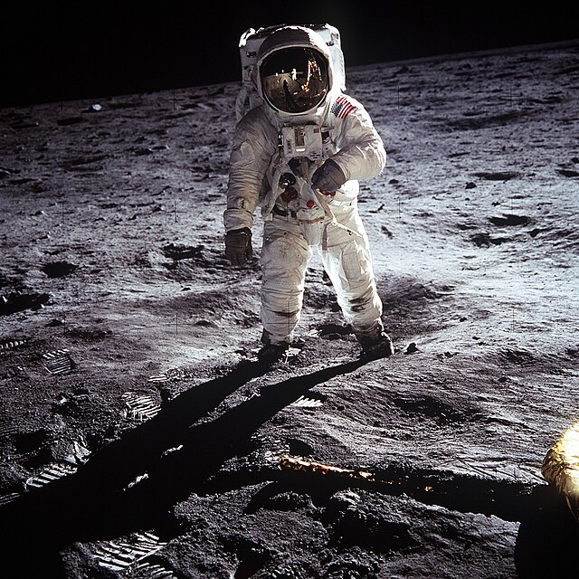 Questa immagine ha l'attributo alt vuoto; il nome del file è SPAZIO-NASA-LUNA-Aldrin_Apollo_11.jpg